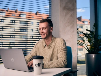 Zdjęcia pracowników DUNI EFF przy pracy