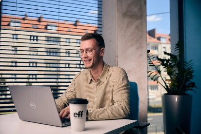 Zdjęcia pracowników DUNI EFF przy pracy