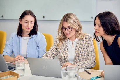 Zdjęcia pracowników DUNI EFF przy pracy