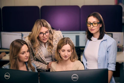 Zdjęcia pracowników DUNI EFF przy pracy